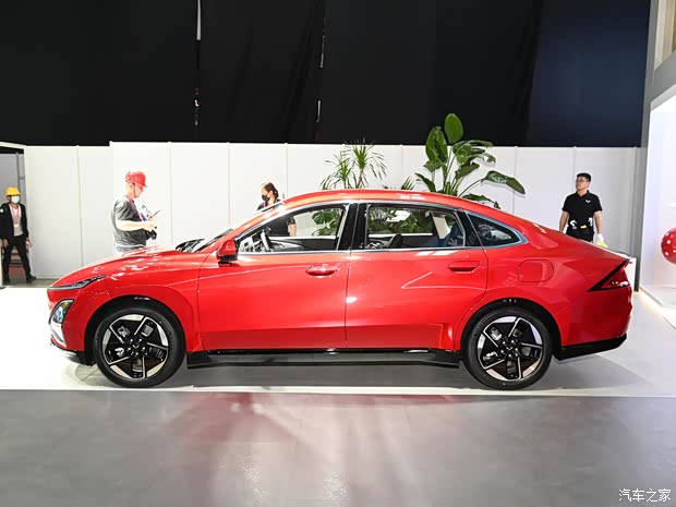 10万元中型车？车展体验五菱星光纯电版(图7)