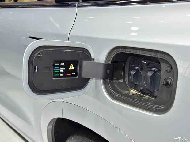 看中大型SUV销冠的实力 车展实拍问界M7(图10)