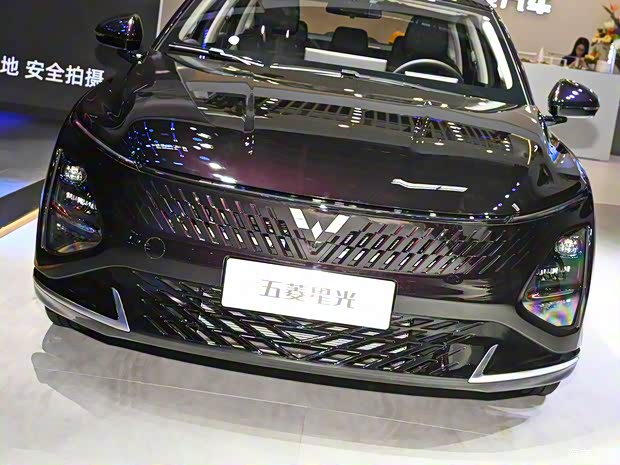 10万元中型车？车展体验五菱星光纯电版(图3)