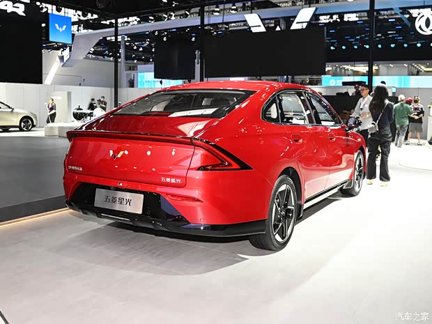 10万元中型车？车展体验五菱星光纯电版(图10)