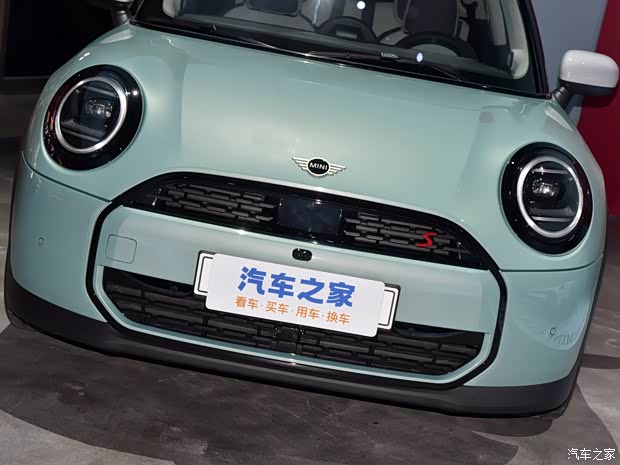 内饰升级 实拍全新MINI COOPER S燃油版(图5)