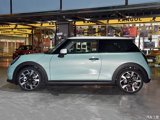 内饰升级 实拍全新MINI COOPER S燃油版(图7)