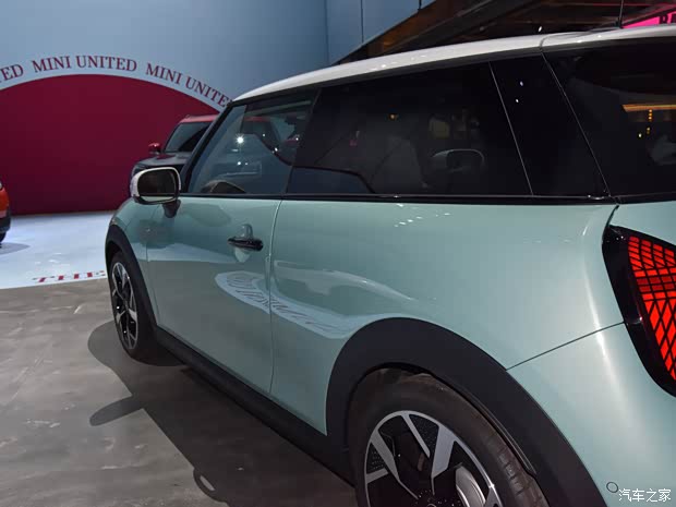 内饰升级 实拍全新MINI COOPER S燃油版(图8)