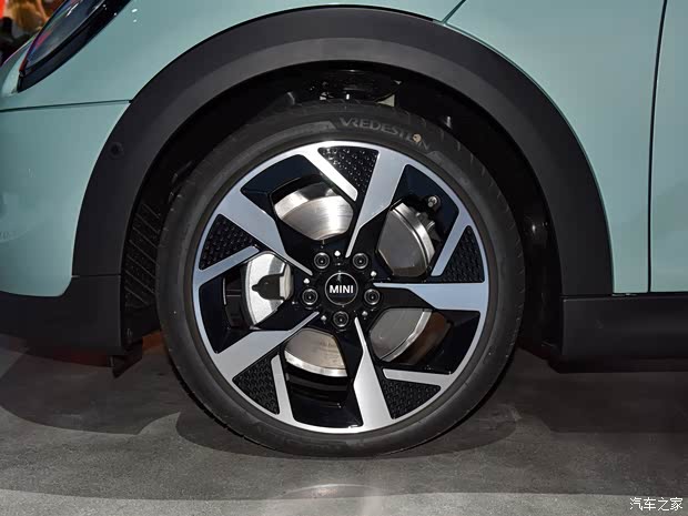 内饰升级 实拍全新MINI COOPER S燃油版(图9)