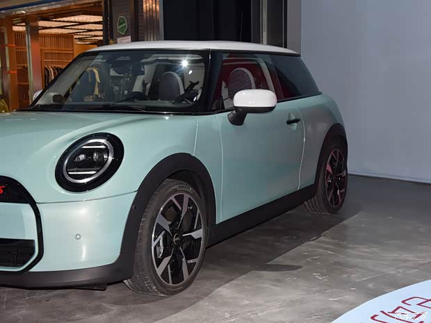 内饰升级 实拍全新MINI COOPER S燃油版(图11)