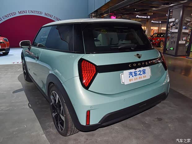 内饰升级 实拍全新MINI COOPER S燃油版(图12)
