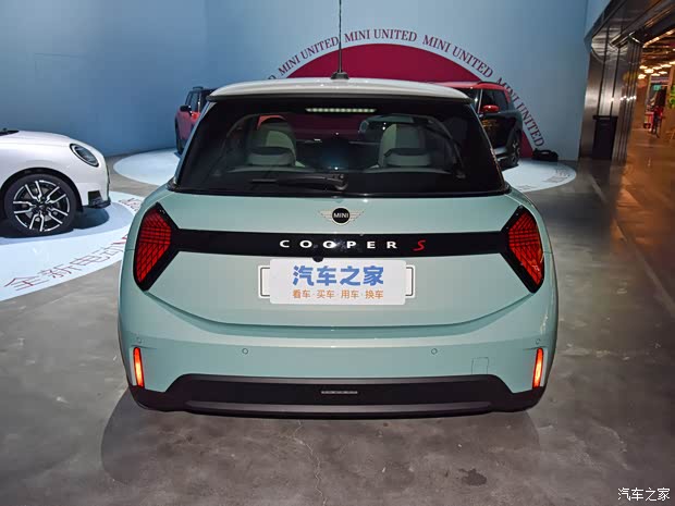 内饰升级 实拍全新MINI COOPER S燃油版(图13)