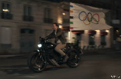 阿汤哥在奥运闭幕式到底骑的什么摩托？(图2)