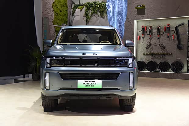 综合油耗1.3L 车展体验北京BJ60雷霆(图2)