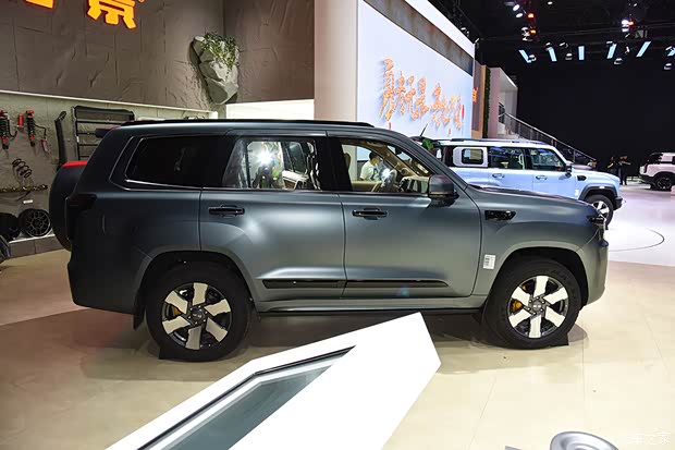 综合油耗1.3L 车展体验北京BJ60雷霆(图8)