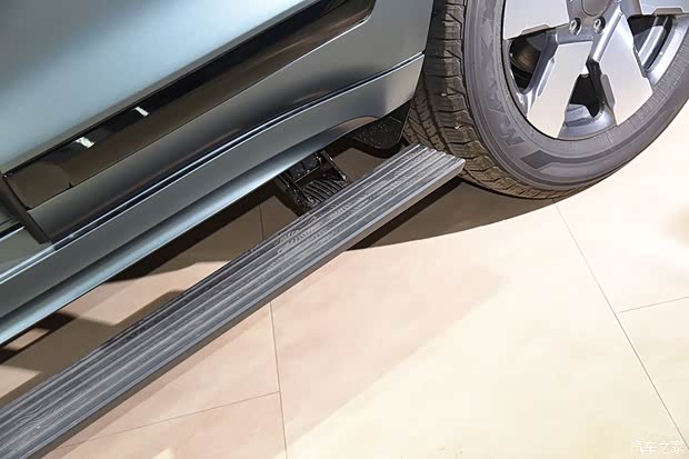 综合油耗1.3L 车展体验北京BJ60雷霆(图9)