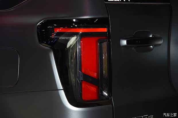 综合油耗1.3L 车展体验北京BJ60雷霆(图13)