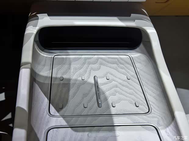 联名限量卖70万 实拍阿维塔012限量版(图41)