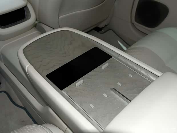 联名限量卖70万 实拍阿维塔012限量版(图42)