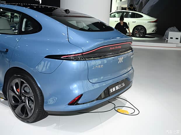 新款可以“横着走” 实拍新款智己LS6(图13)