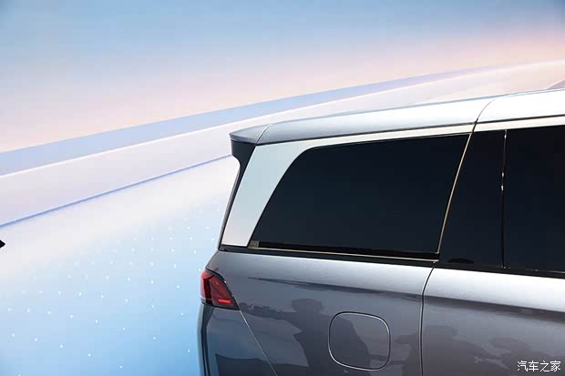 品牌首款中大型MPV 车展实拍比亚迪夏(图10)