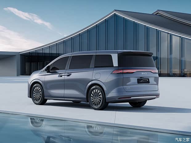 品牌首款中大型MPV 车展实拍比亚迪夏(图13)