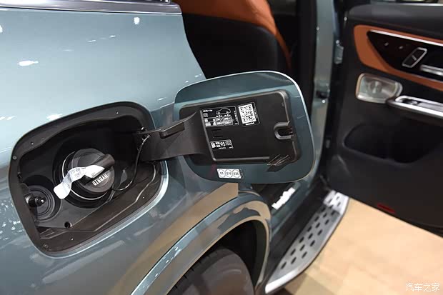 插电混动/可油可电 实拍奔驰GLC 350e L(图15)