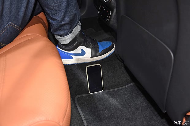 插电混动/可油可电 实拍奔驰GLC 350e L(图30)