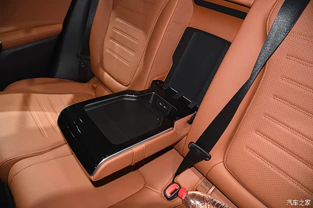 插电混动/可油可电 实拍奔驰GLC 350e L(图32)