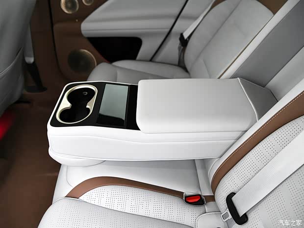 20多万/有纯电有增程 实拍阿维塔07(图34)