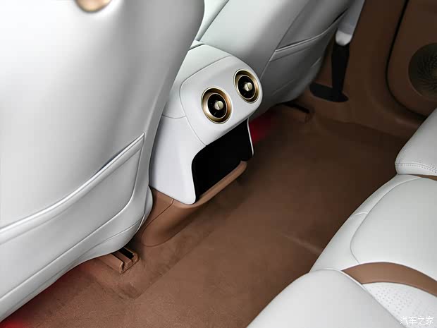 20多万/有纯电有增程 实拍阿维塔07(图35)