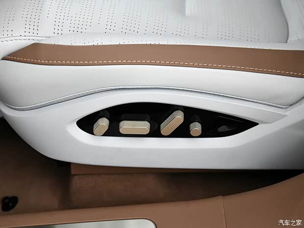 20多万/有纯电有增程 实拍阿维塔07(图31)