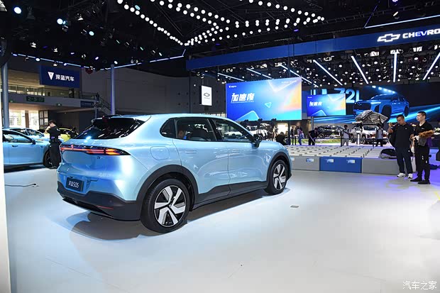 2880mm轴距带来的大空间 体验深蓝S05(图9)