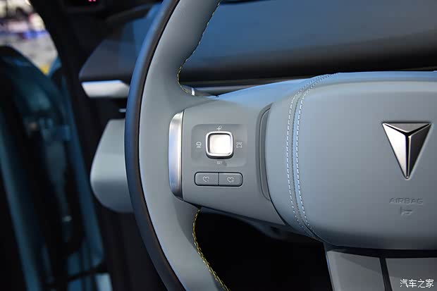 2880mm轴距带来的大空间 体验深蓝S05(图15)