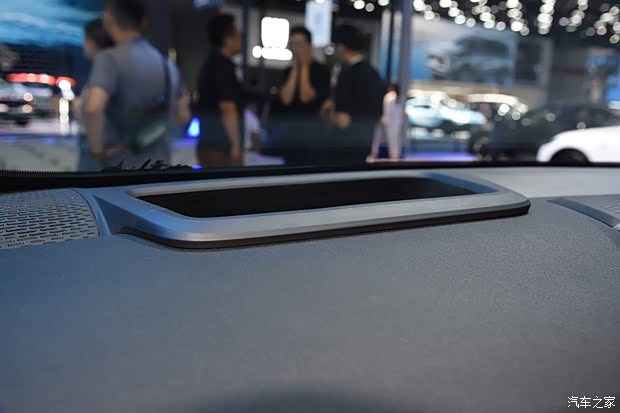 2880mm轴距带来的大空间 体验深蓝S05(图18)