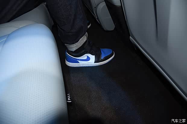 2880mm轴距带来的大空间 体验深蓝S05(图27)