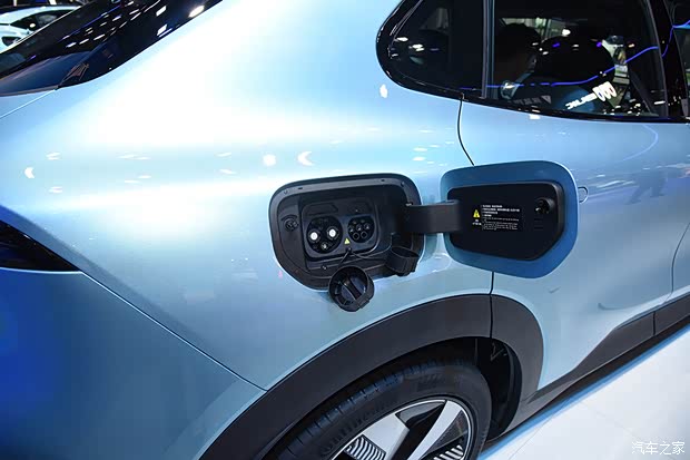 2880mm轴距带来的大空间 体验深蓝S05(图29)