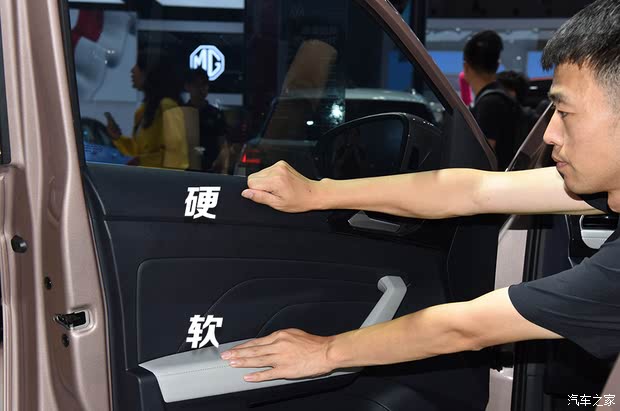 家族最便宜SUV驾到 实拍大众途岳新锐XR(图18)