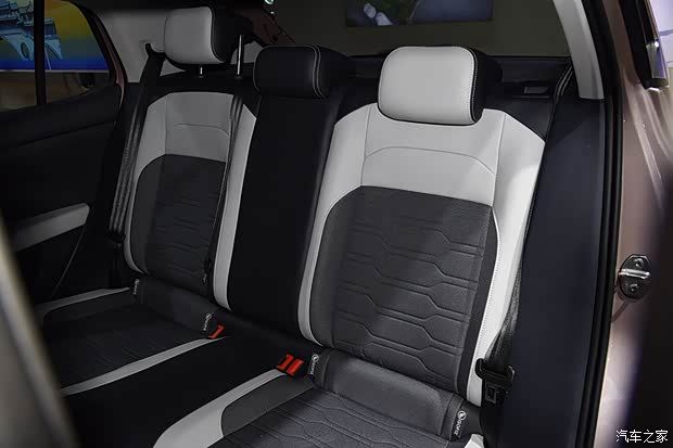 家族最便宜SUV驾到 实拍大众途岳新锐XR(图20)