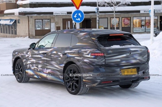 宾利第二款SUV最新谍照曝光 有望2026年发布(图5)