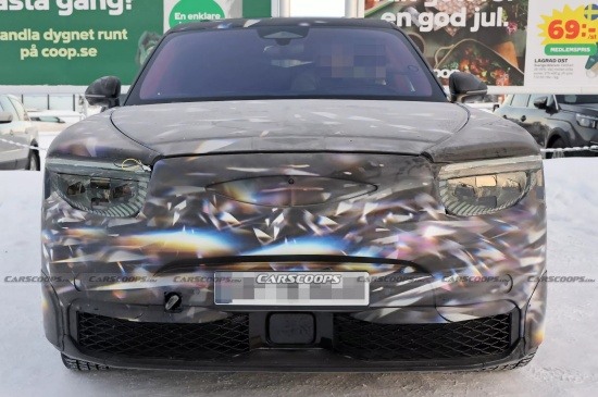 宾利第二款SUV最新谍照曝光 有望2026年发布(图2)