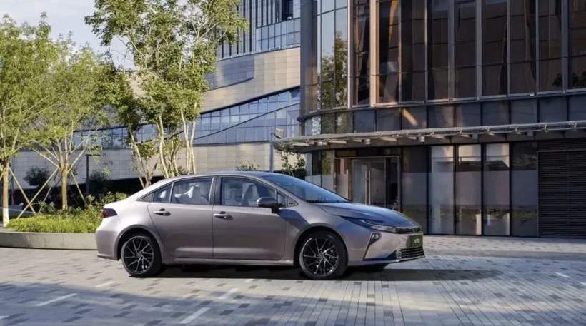 一代神车卡罗拉：从月销3万辆到不过万辆，从以油混为傲到9.9万元直销价(图3)