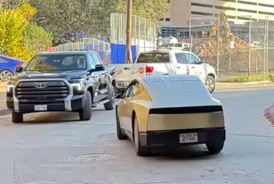 无方向盘设计 曝特斯拉Cybercab路试谍照 - 领驭达新车资讯站