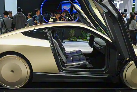 无方向盘设计 曝特斯拉Cybercab路试谍照(图2)