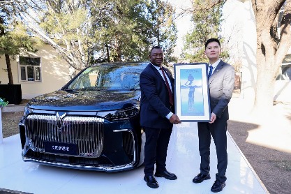 岚图梦想家交付赞比亚驻华使馆 - 领驭达新车资讯站