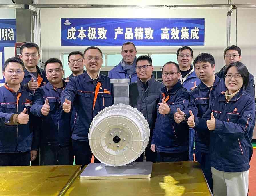 青山工业首台“驱制一体化”轮毂电机样机下线(图1)