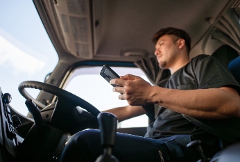 【全球汽车新技术观察】11月下期〡HERE推出业内首个SDV成熟度框架；博世牵头ConnRAD项目，推动互联自动驾驶的安全韧性提升；日本研发碳电极，实现1Wh级叠层锂空气电池稳定运行(图2)