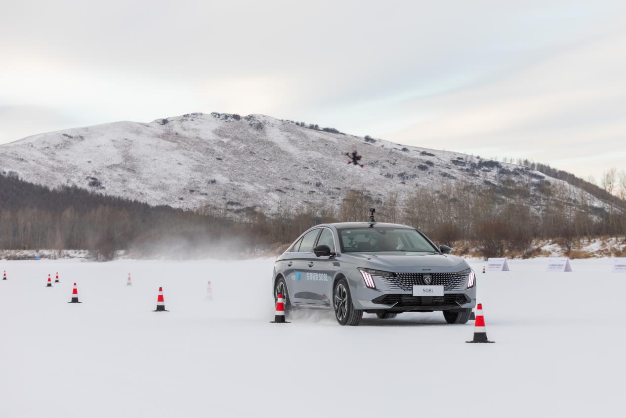 凡尔赛C5 X与508L斩获2025极寒驾控安全验证证书(图5)