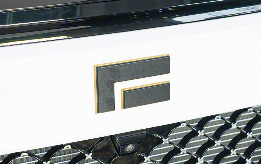 比01贵5万，车标镶金边，极石专造土豪爱车？(图2)