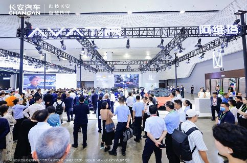 五年前定下的“flag”，车企完成了吗？｜看见2025(图2)