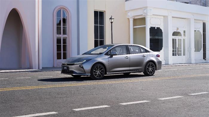 售价9.9万元起 全新智混卡罗拉焕新上市(图4)