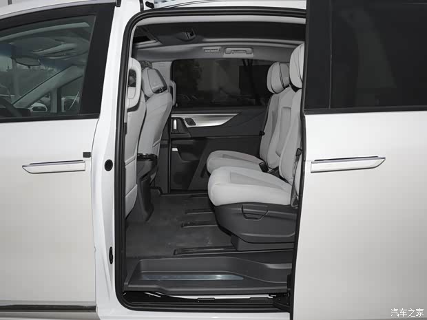 解读低配车 售价26.99万元的全新GL8 ES陆尊配置有多低？(图13)