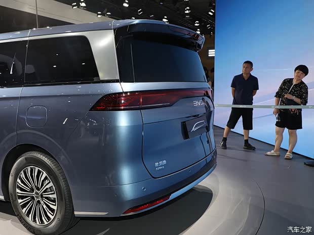 撼动别克GL8的30万级MPV强势加入 车展体验比亚迪夏(图6)