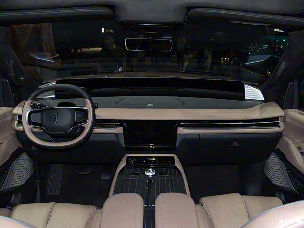 全尺寸SUV的气场有多足?来看看全新一代林肯领航员够不够威风(图9) 全尺寸SUV的气场有多足?来看看全新一代林肯领航员够不够威风(图9)