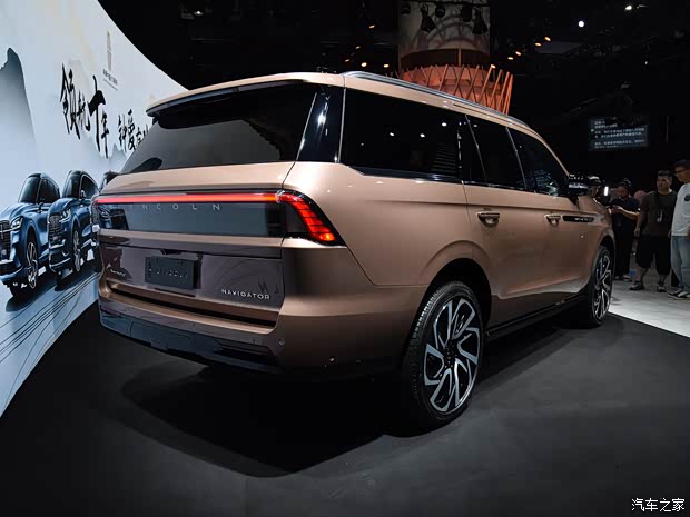 全尺寸SUV的气场有多足?来看看全新一代林肯领航员够不够威风(图7) 全尺寸SUV的气场有多足?来看看全新一代林肯领航员够不够威风(图7)